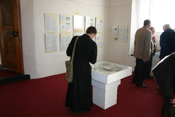 ausstellung07jungpriester.jpg (26284 Byte)